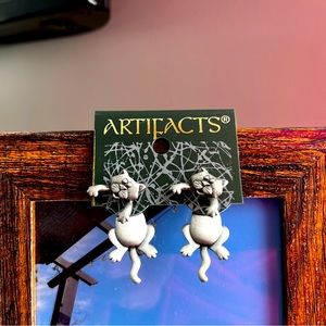 Kitty Earrings. NWT. Never worn.